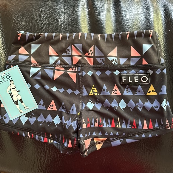 FLEO Shorts - Picture 2 of 4